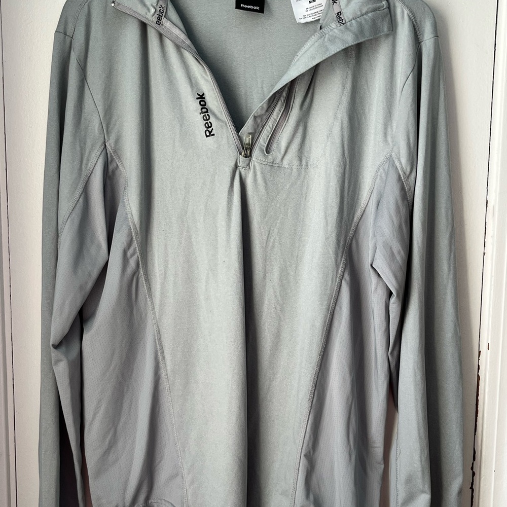 Reebok men’s  Light Gray zip Pullover long sleeve shirt size Medium